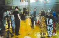 2003_07_Erster-Tanz-der-Mutter-Kind-Gruppe-Katzen-Tatzen-Lied